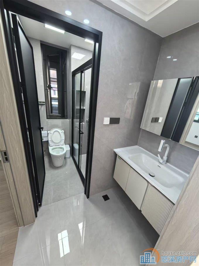 万固臻悦府精装三室二卫5000元/月