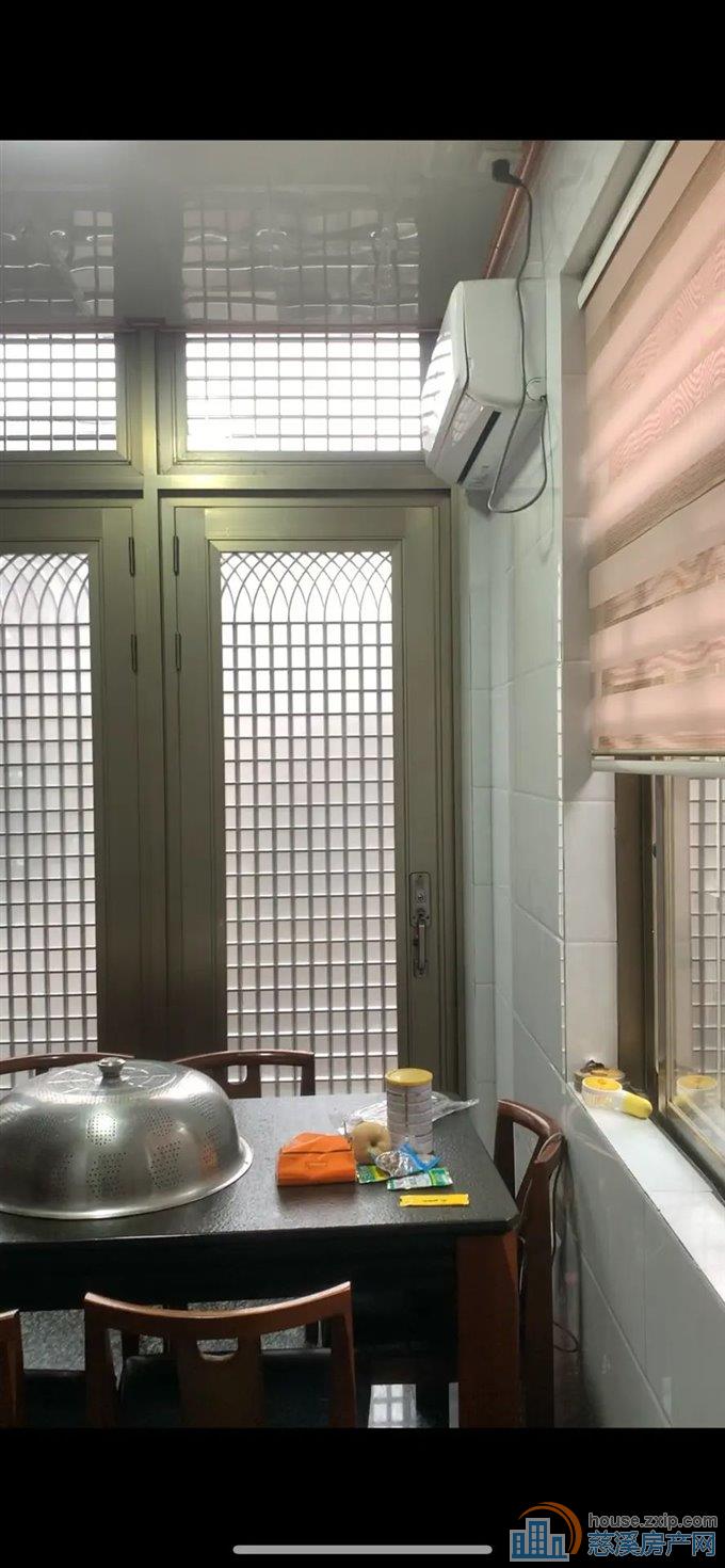 上傅家路小区带院子的私房一通三别墅带阁楼