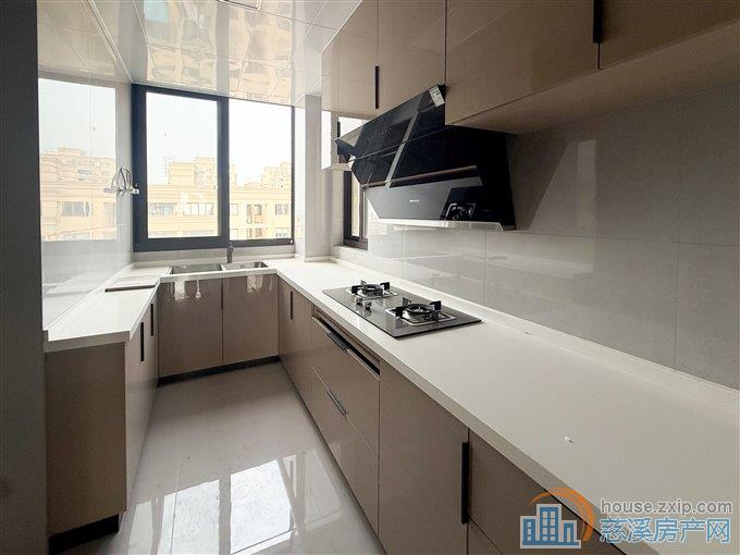 尚德家园89平83.8万送车位全新精装修