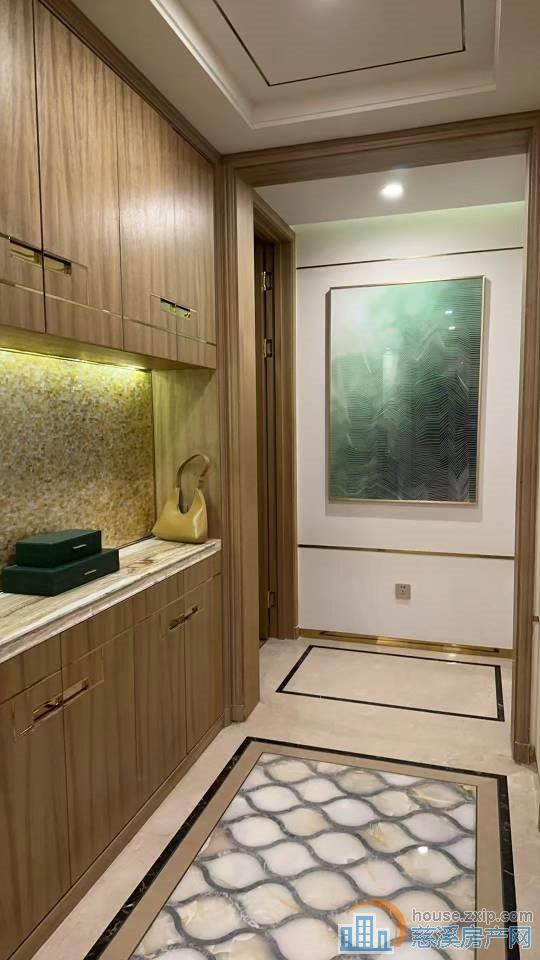 保利俯院江南洋房127平豪装208万