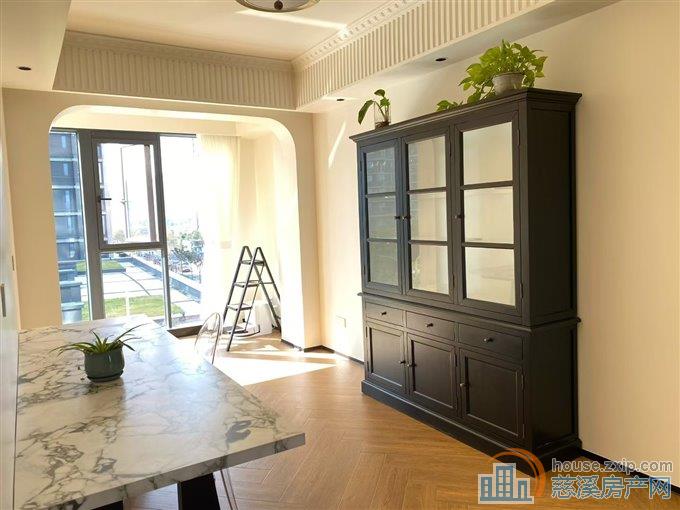 天钻花苑176平方全新装修318万