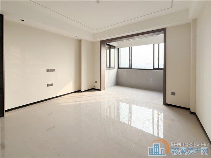 尚德家园89平83.8万送车位全新精装修