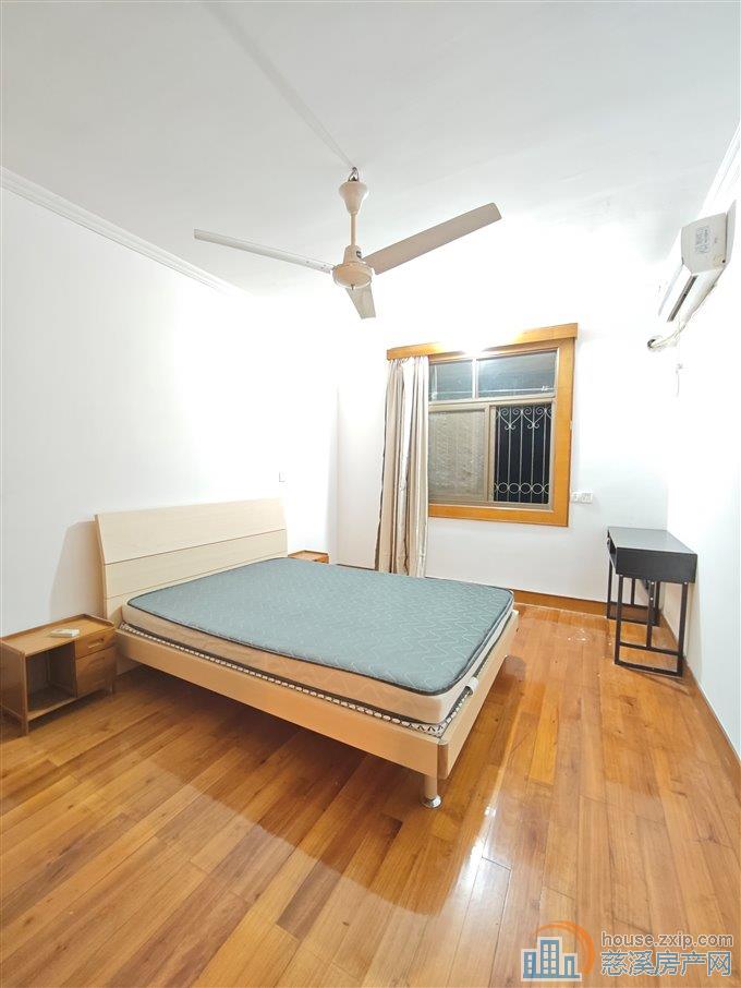 金山新村2楼两室精装修直接房源钥匙在