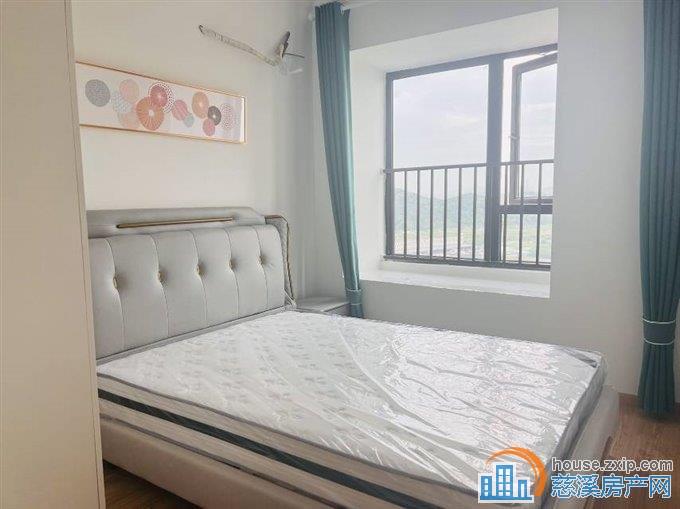 特价青樾府3室2厅2卫一书房2800直接