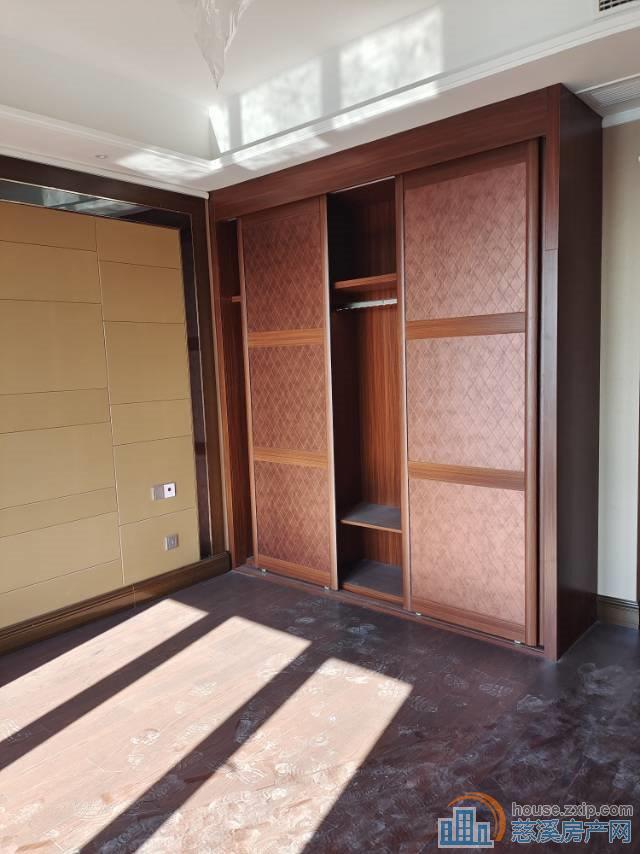 恒大河悦府洋房4楼130平统一精装115万直