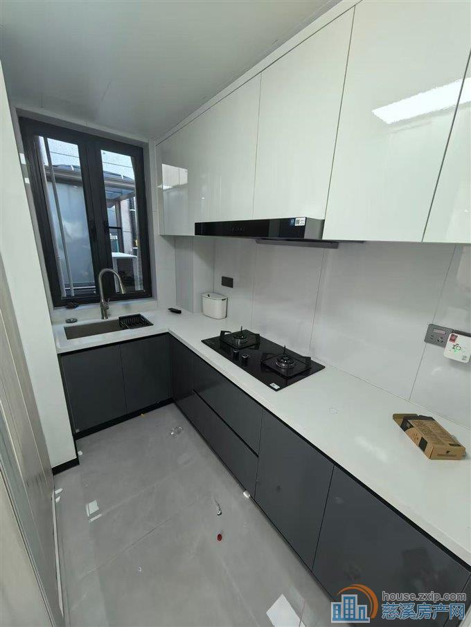 万固臻悦府精装三室二卫5000元/月