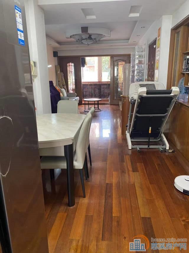 景和家园东区二楼89平架空层一间