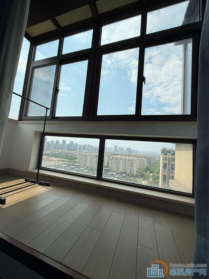 金仕华庭 精装102平155万