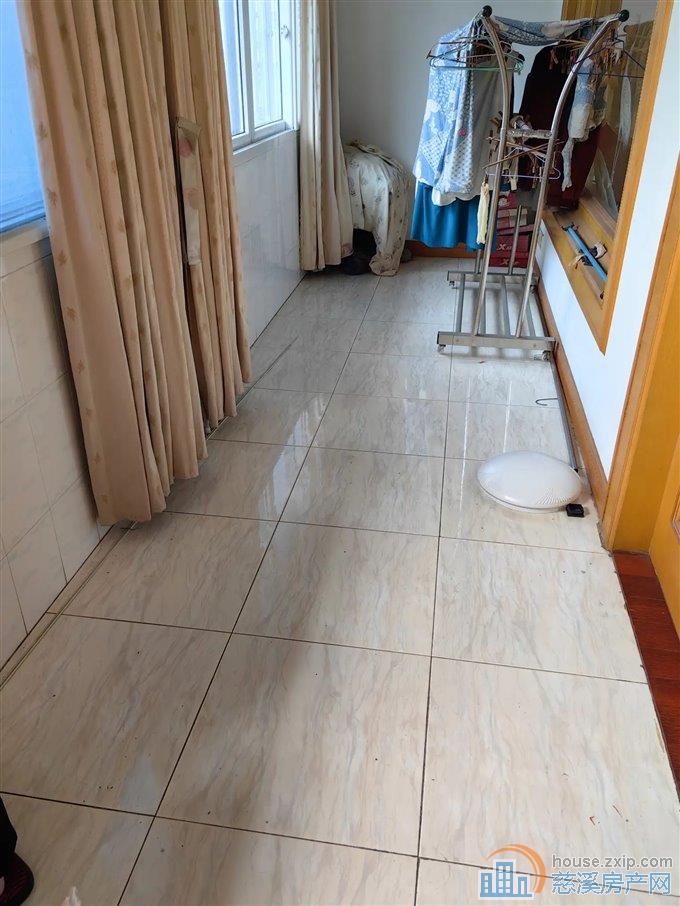 金东北苑136平150万送车库楼层好