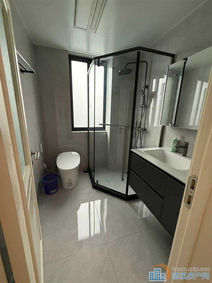 银桂苑电梯洋房边套142平精装198万