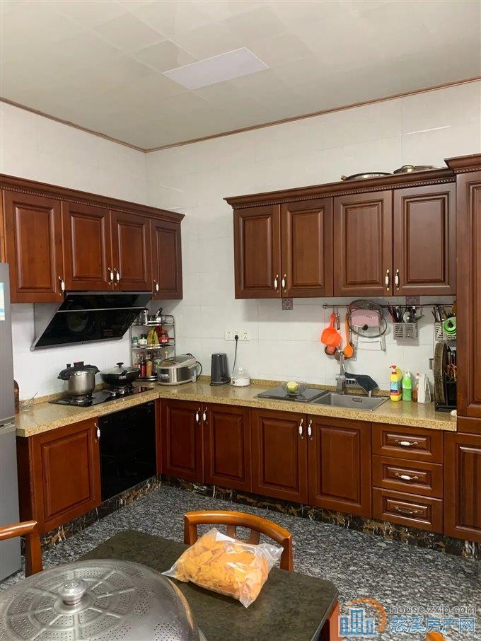 上傅家路小区带院子的私房一通三别墅带阁楼