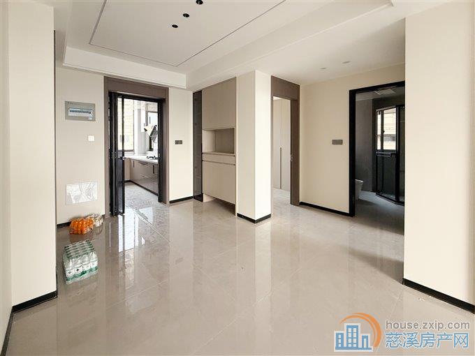 尚德家园89平83.8万送车位全新精装修