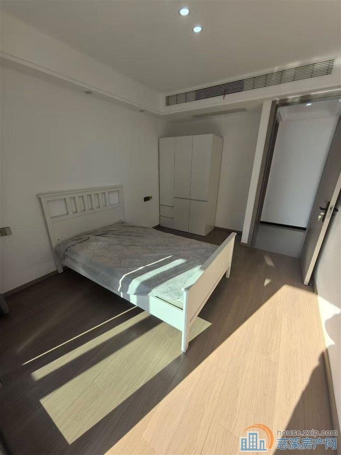 万固臻悦府精装三室二卫5000元/月