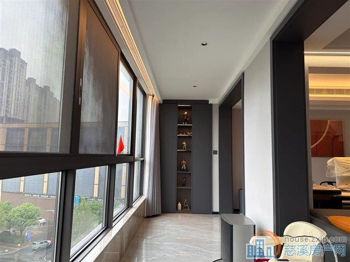 俯院江南北区174平365万顶复带露台