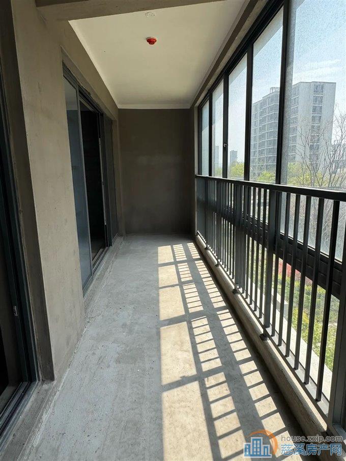 特价 泊蔚里 前面大草坪 朝南四间