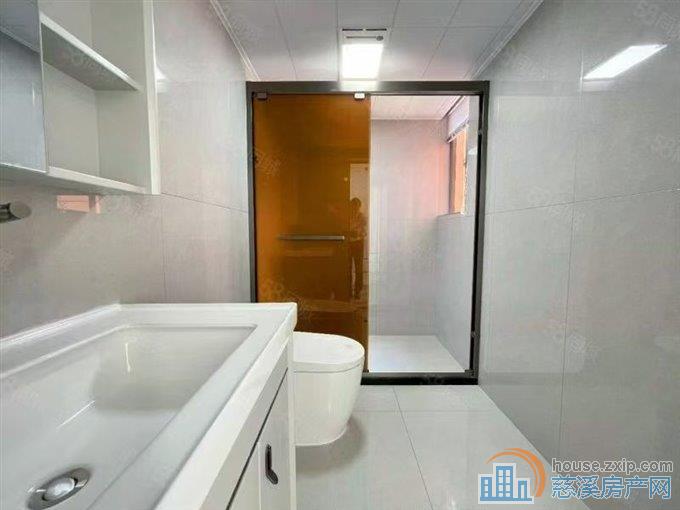 鸣北小区多层136平方精装185.8万