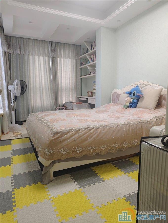 天悦湾花苑200平248万精装大四房