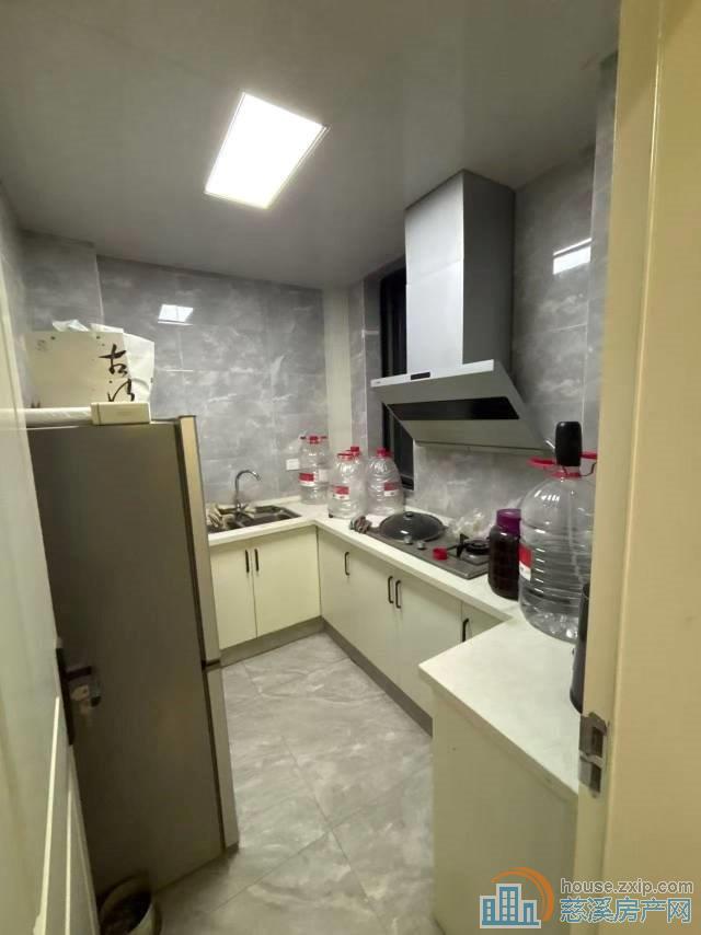 新潮塘南苑60平中等楼层精装车位储藏间