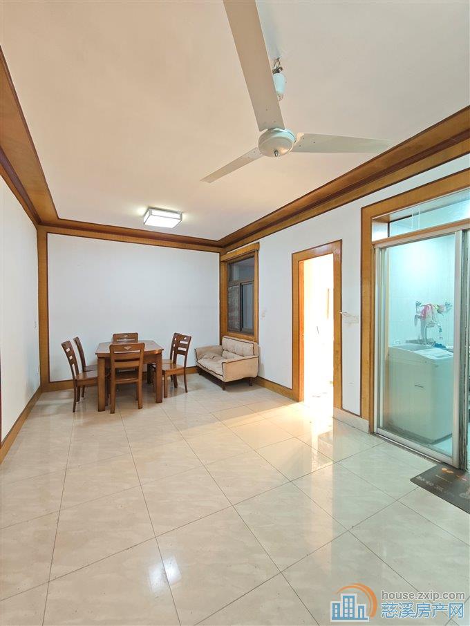 金山新村2楼两室精装修直接房源钥匙在