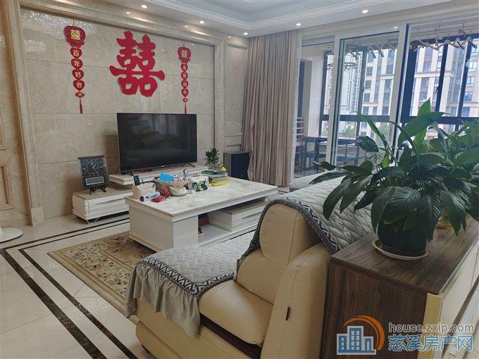 天悦湾花苑200平248万精装大四房