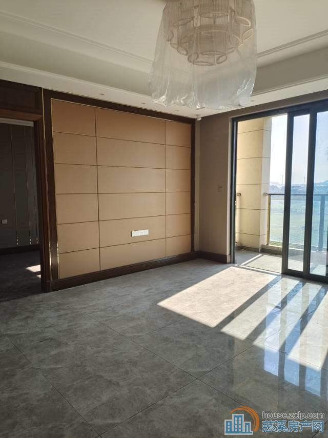 恒大河悦府洋房4楼130平统一精装115万直