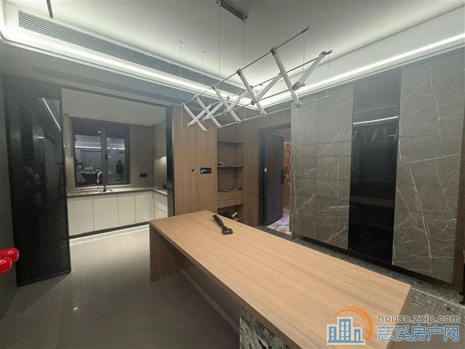 万固143平四开间,全新豪华装修288万