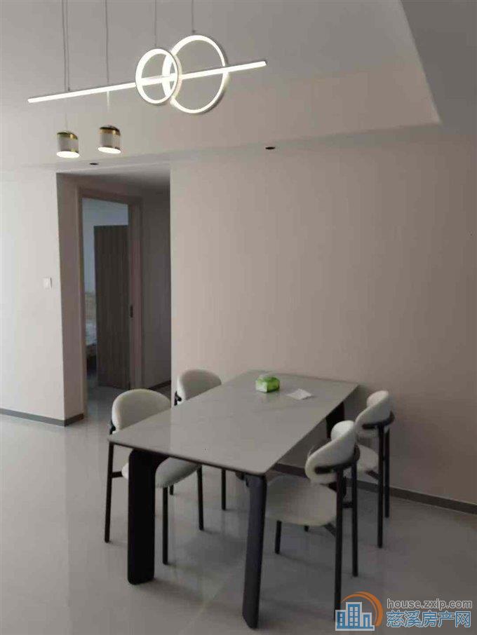 紫阙台三房两厅两卫 4500每个月