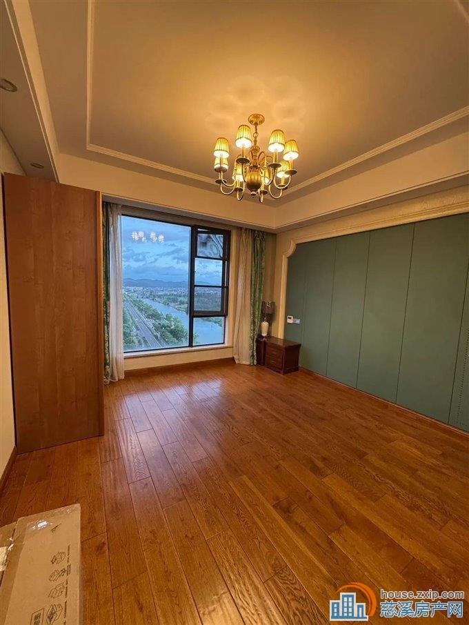 元亨雅园精装送车位 全天采光满两年