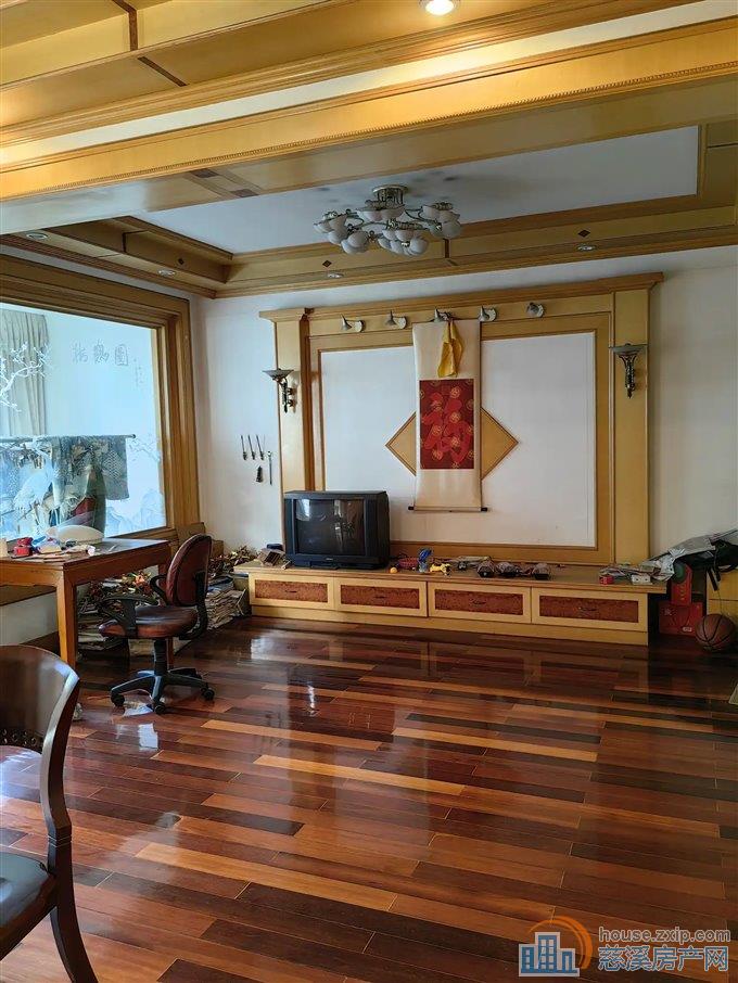 金东北苑136平150万送车库楼层好