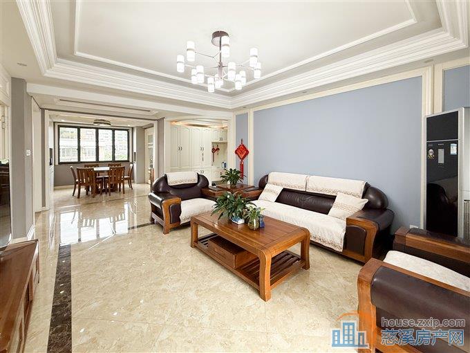 新城大道边上精装洋房 带车位198万