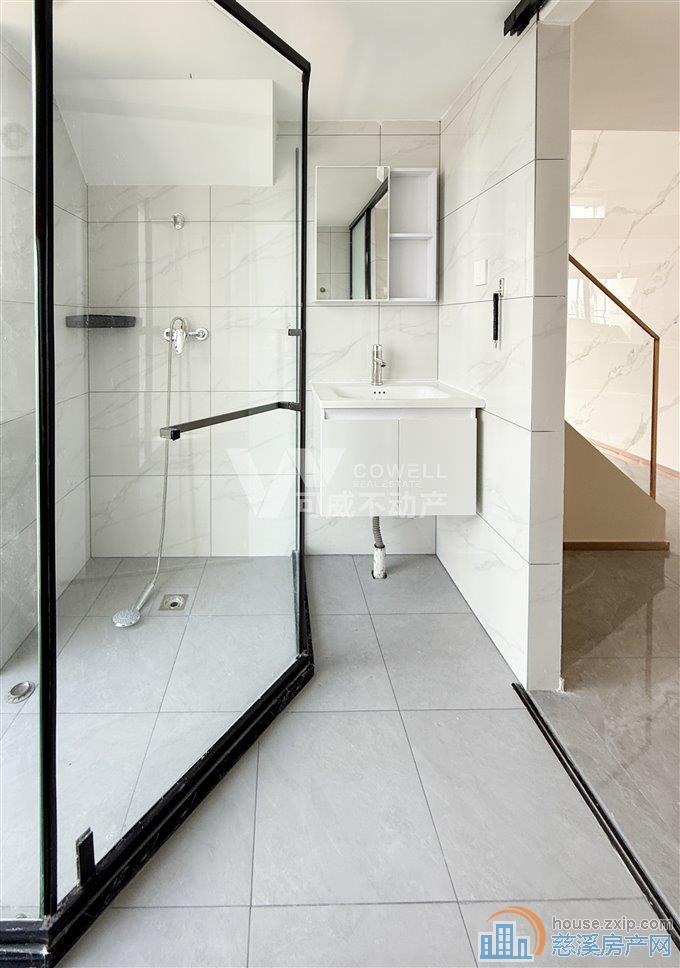 金科大厦 爱琴海旁复式精装公寓