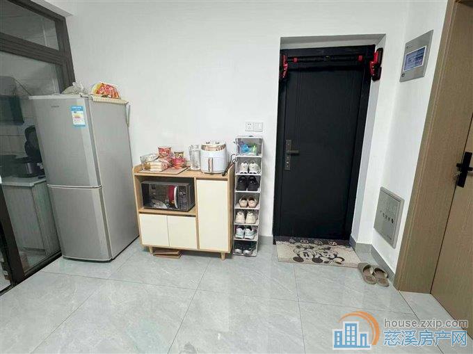 城东新村三楼65平新装修112万XQ未占