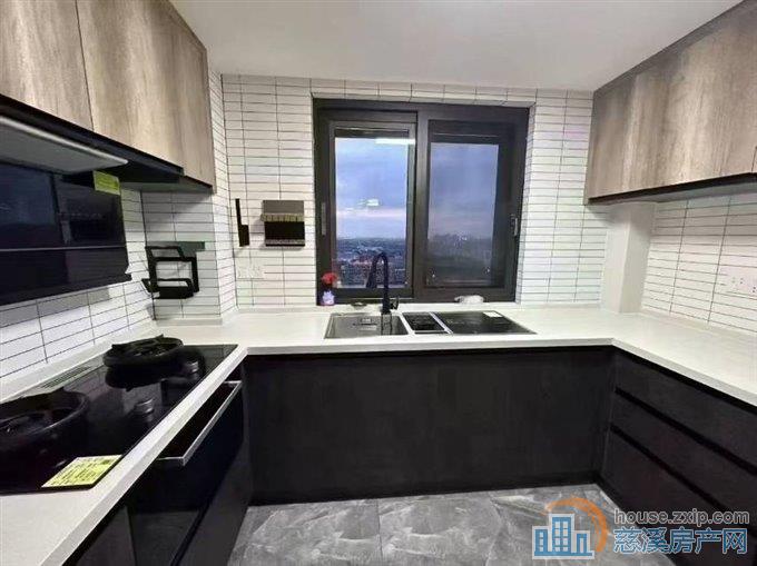 保利俯院江南126平15楼豪169.8万