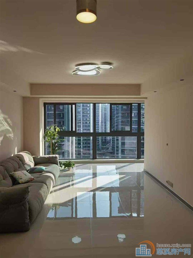 紫阙台三房两厅两卫 4500每个月