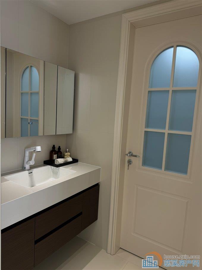 蔚蓝云图电梯洋房3室全新豪华装修直接钥匙