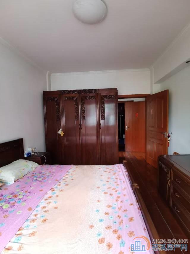 华泰苑中间楼层139平朝北车库160万