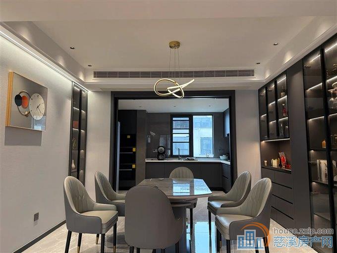 俯院江南北区174平365万顶复带露台