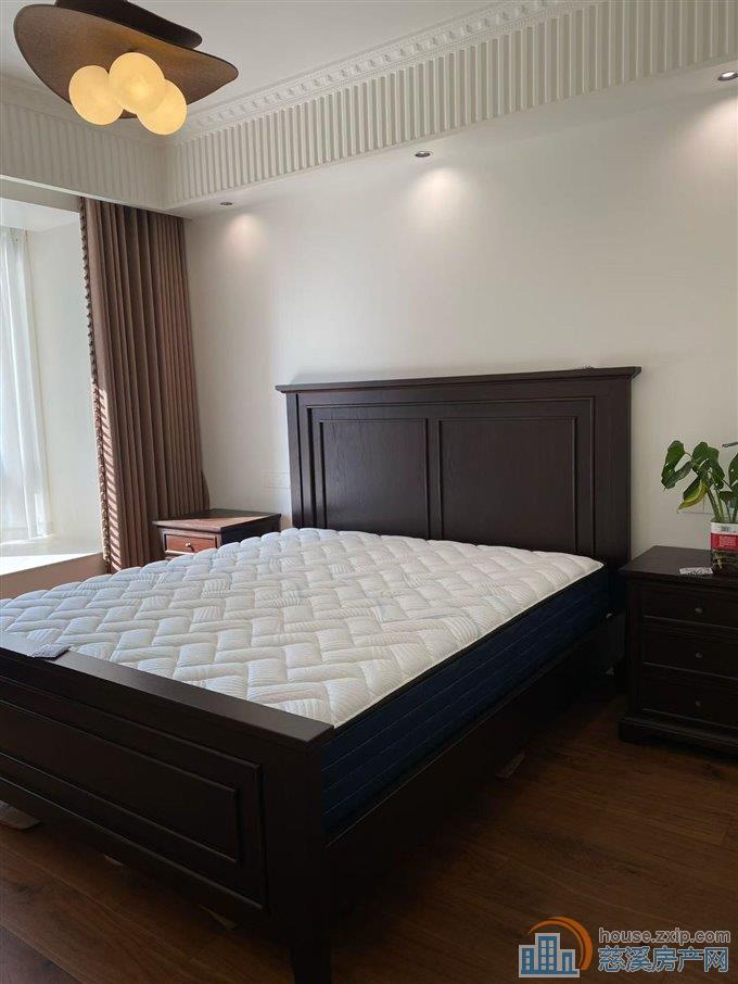 天钻花苑176平方全新装修318万