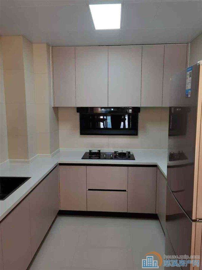 紫阙台三房两厅两卫 4500每个月