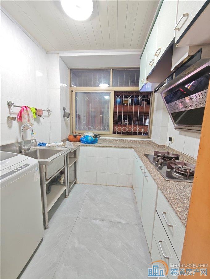 金山新村2楼两室精装修直接房源钥匙在