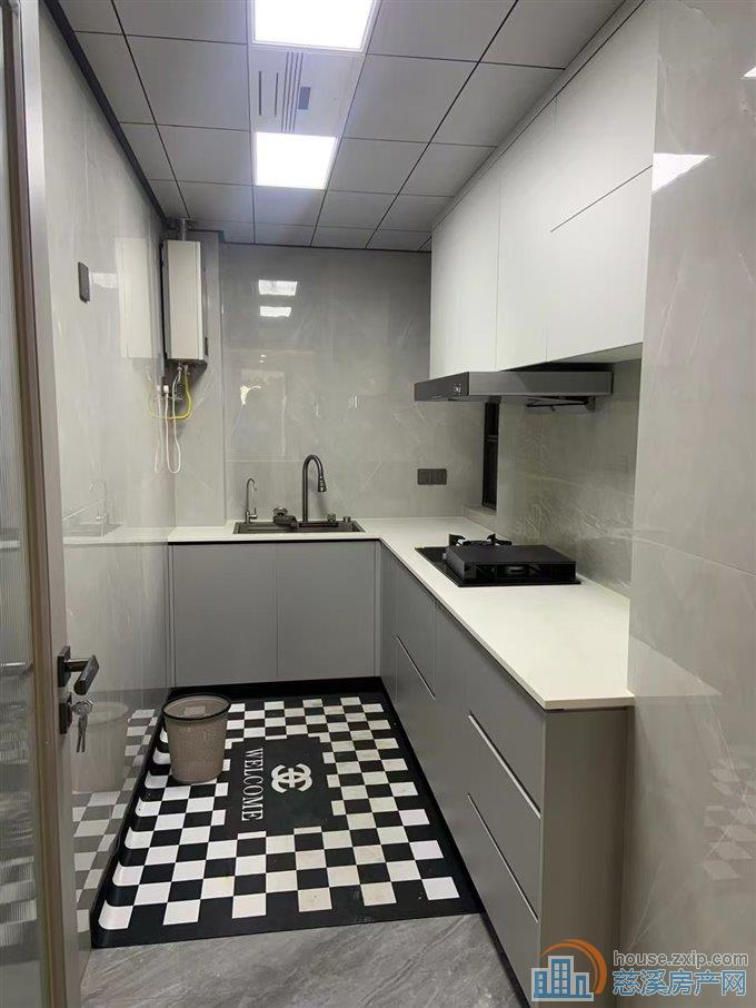 城南江岸臻园面积124平4500每个月