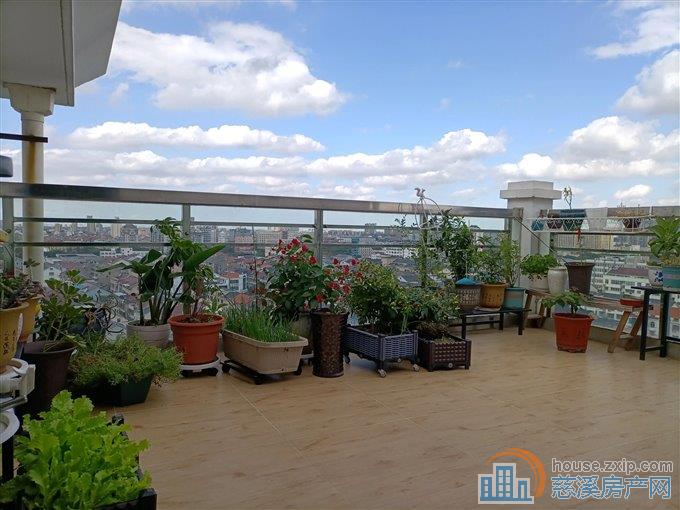 新城大道旁，嘉和名苑顶复豪华装修100万