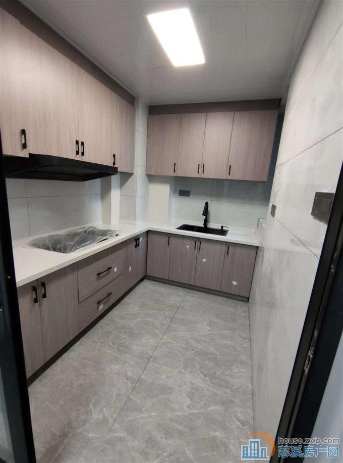 出租悦华府108平3200每月