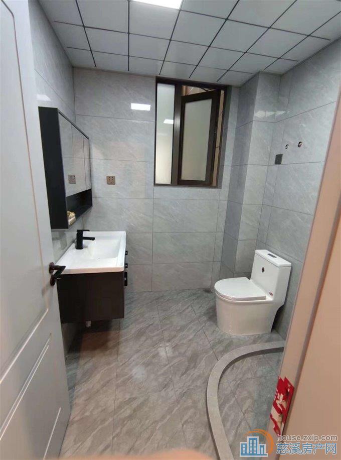 出租悦华府108平3200每月