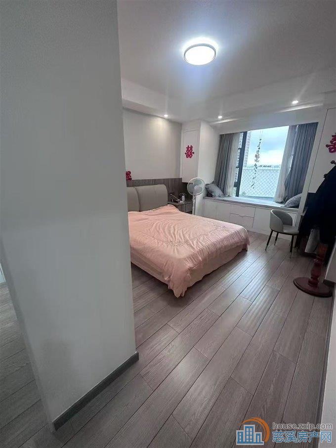 浙师大可读书吾悦首府带双车位精装修直接 
