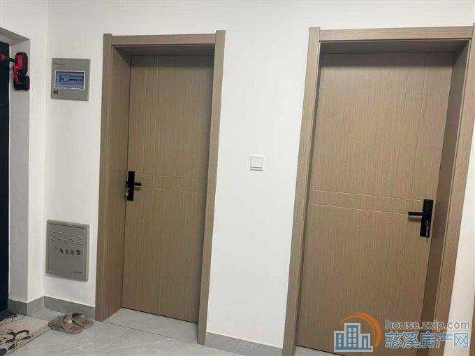 城东新村三楼65平新装修112万XQ未占