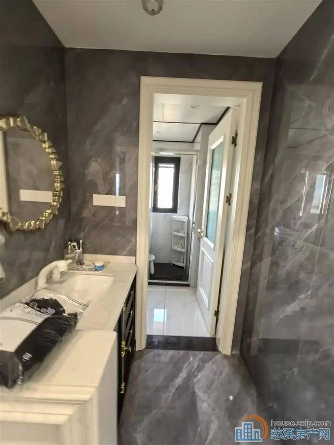 悦华府 精装140平方222万带车位