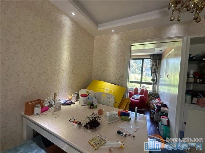 城市桃源90平108万精装修两居室