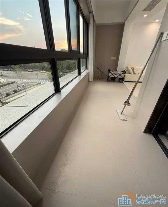 紫阙台119平方精装修195万直接房源