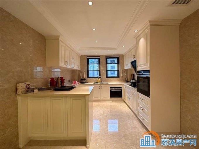 太子湾262平方豪装带产权车位568万